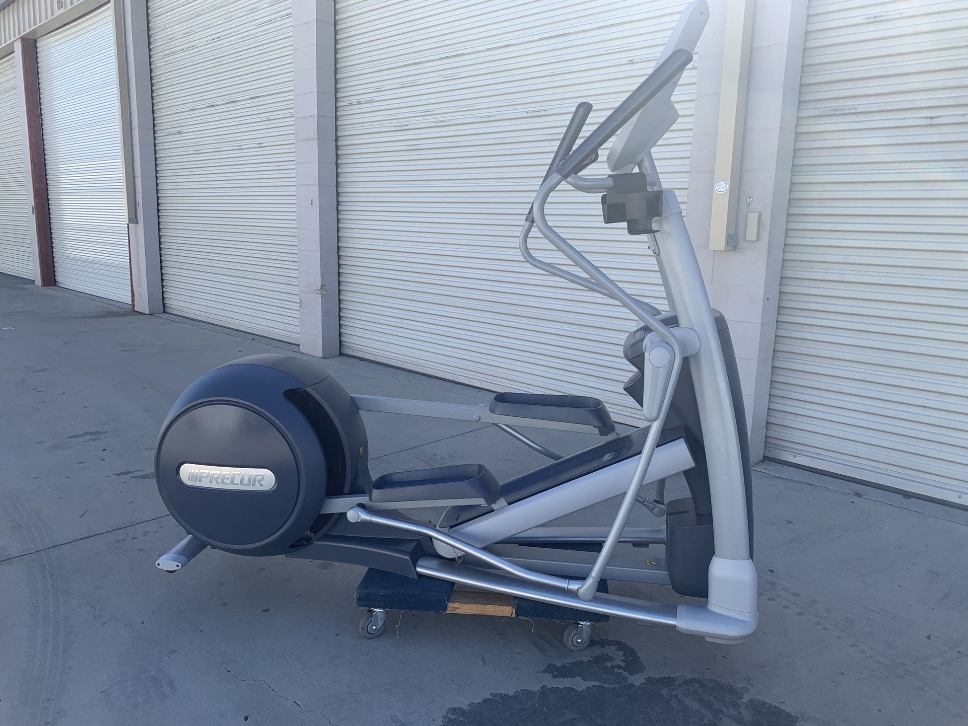 Elliptical, Precor Full Commercial Model 885 With P80 Touch Screen