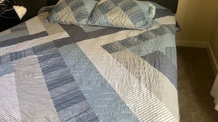 Gray Patchwork Quilt Bedspread