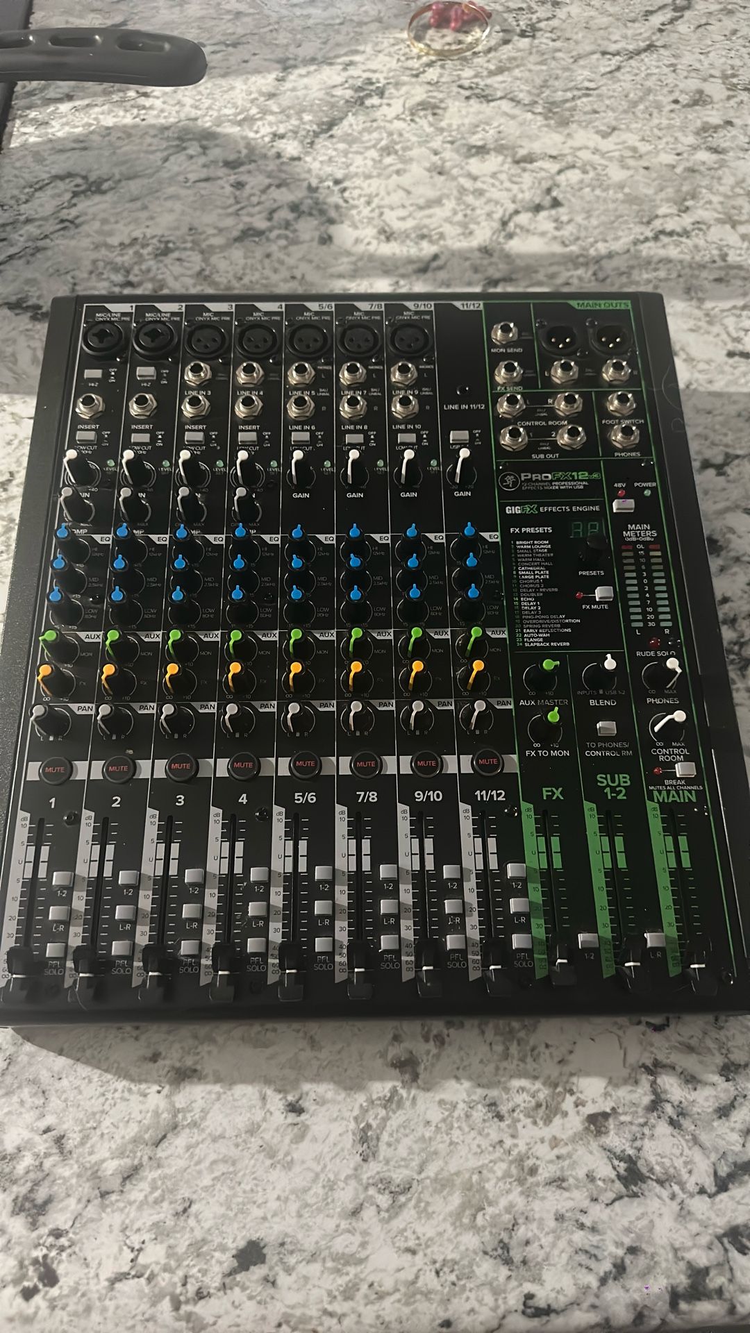 Mixer Mackie ProFX 12 Chanels