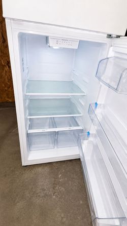 KENMORE 18.1 cbft Refrigerator w/Icemaker