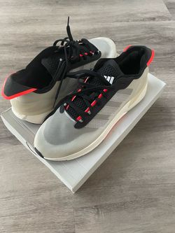 Adidas shoes neww !!!! size 11