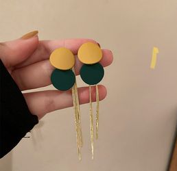 French Style Silver Needle Earring In Green 