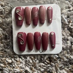 Medium acrylic nails