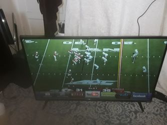 Vizio Smart TV 43" Inch Model: E43-C2 Remote Control Included