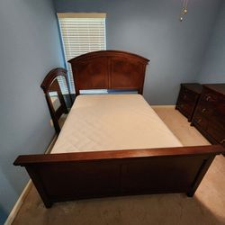 Queen size Bedroom Set