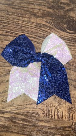 Central Cheer Bow