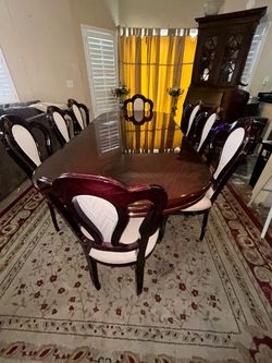 Gorgeous Made in Italy High-Gloss Extendable Dining Set (8 Chairs)
