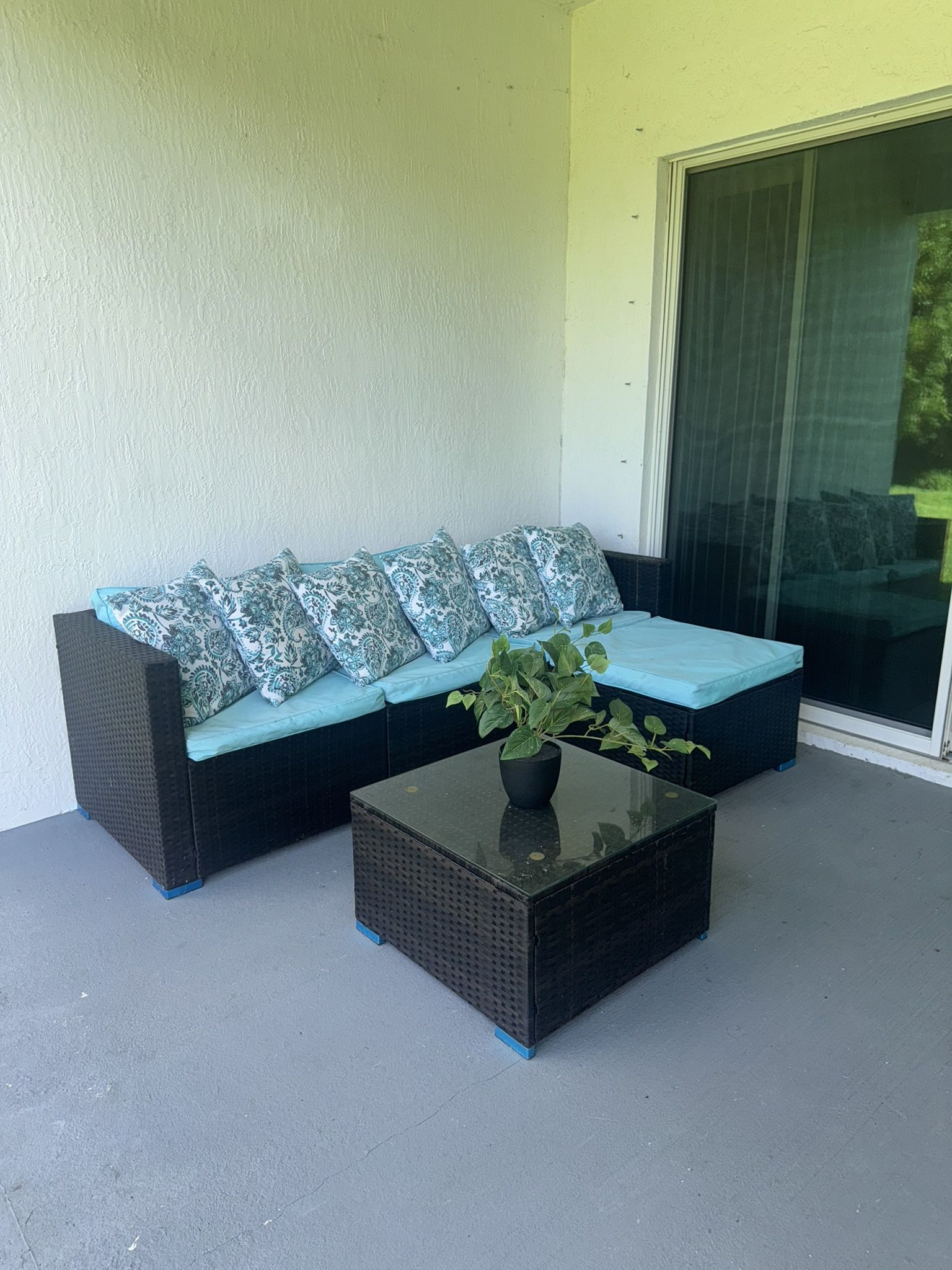 Outdoor Furniture With Table