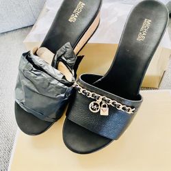 **** NEW IN BOX MICHAEL KORS SANDAL - PLS READ DESCRIPTION ****
