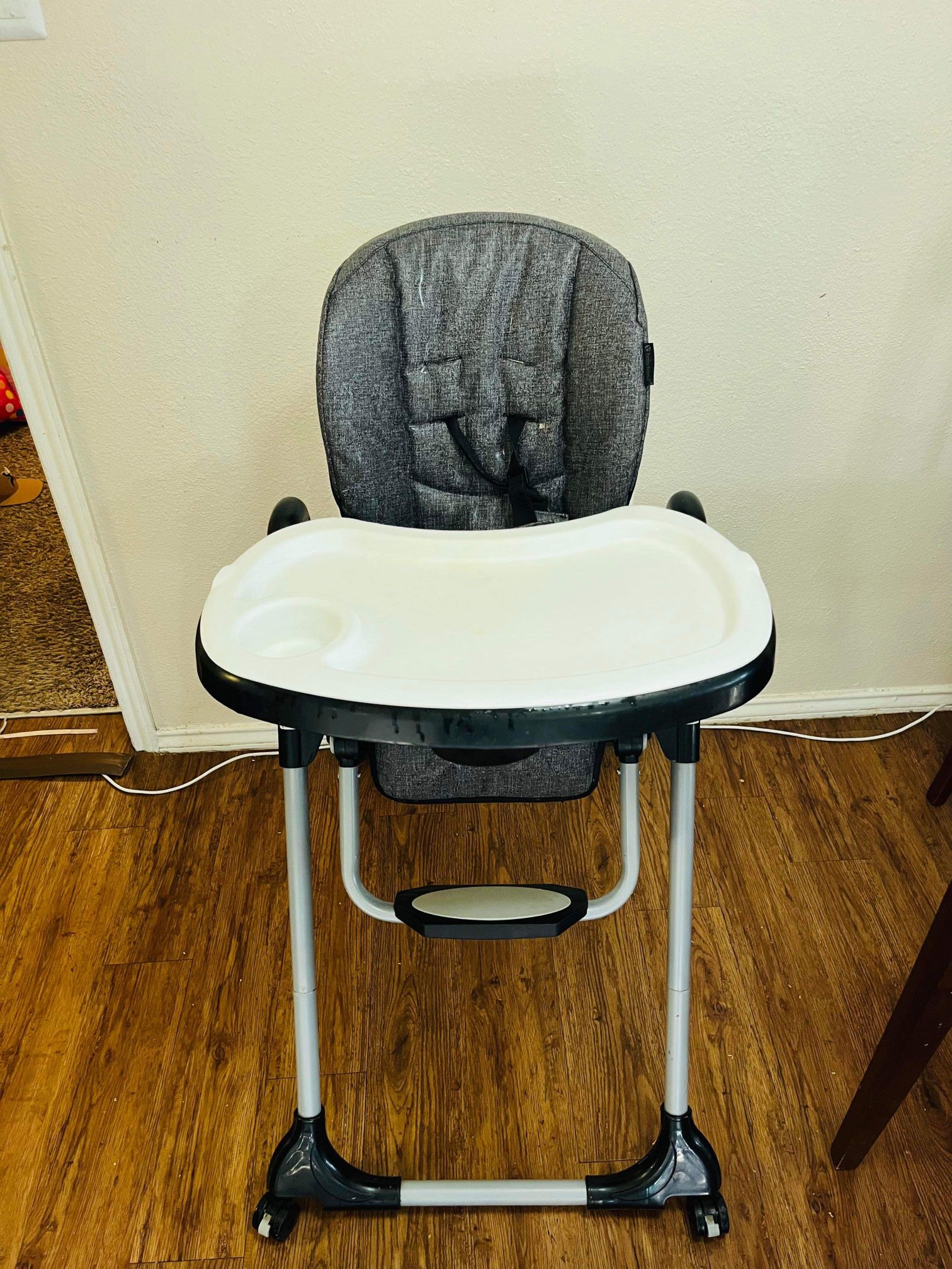 High Chair For Babies/ Silla Alta Para Niñas