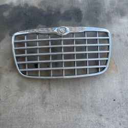 2005 Chrysler Grill