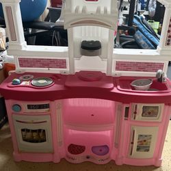 Step 2 Fun with friends Play Kitchen