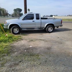 Frontier 2000 V6 Automatic Trades Ok