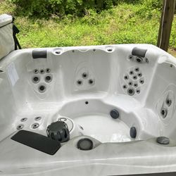 Crocker Exeter Model Hot Tub