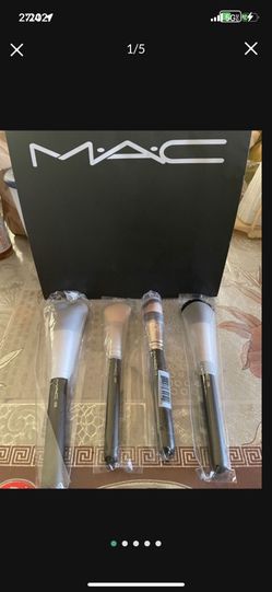 MAC makeup Brushes Brand New 129S 170 168S 150S Serious inquiries only Pick up location in the city of Pico Rivera
