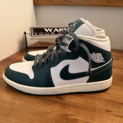 Air Jordan 1 Mid