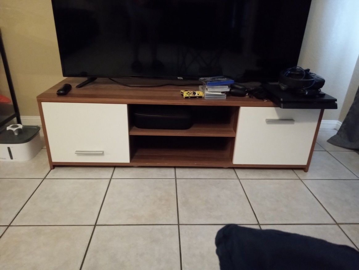 Tv Stand With Lots Of Storage Space