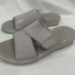 BZees Woman’s Carefree Sandal Slide Size 7