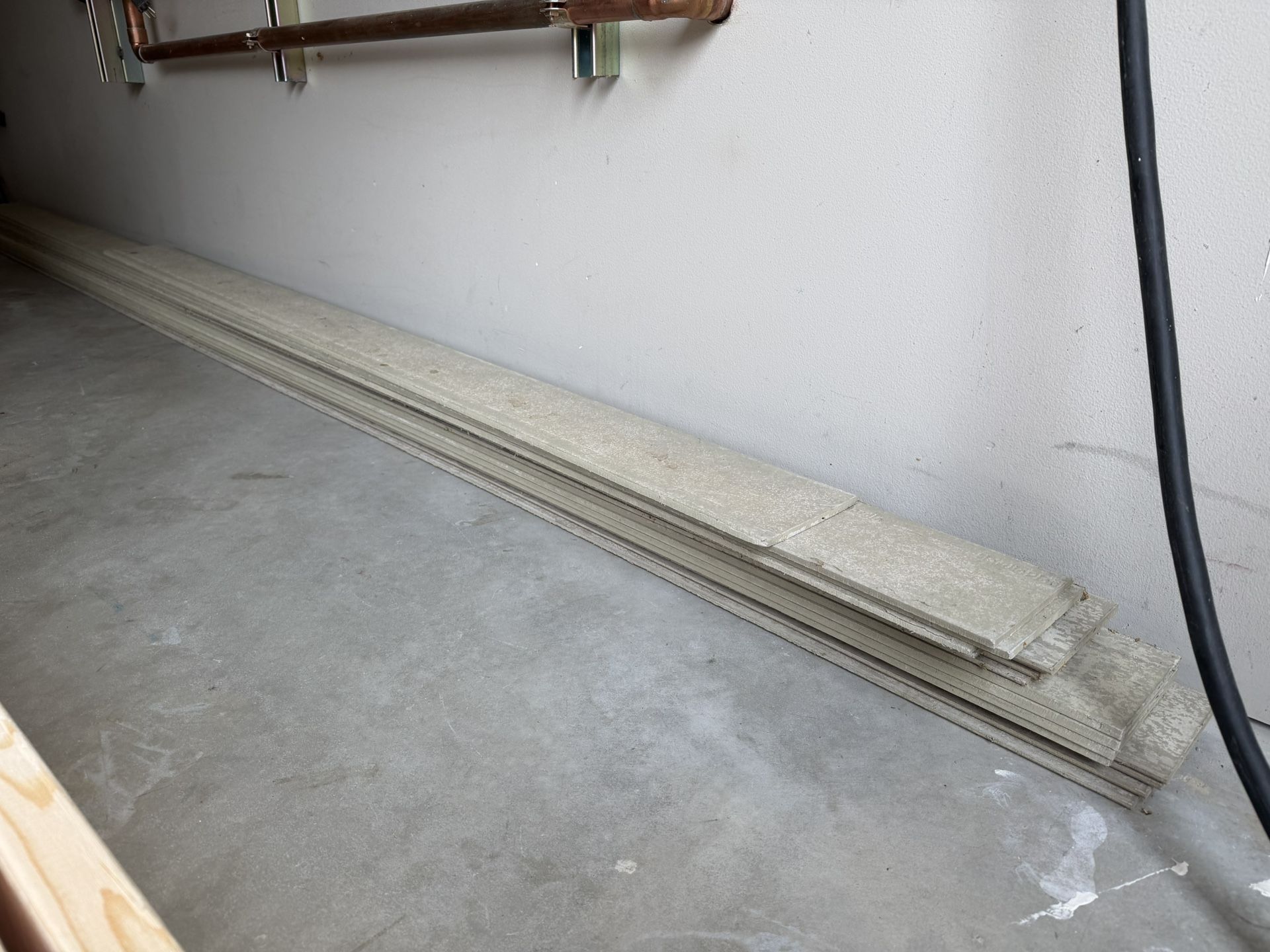 16 Hardie Smooth Siding Planks – 5/16”x5.25”x12’ – New