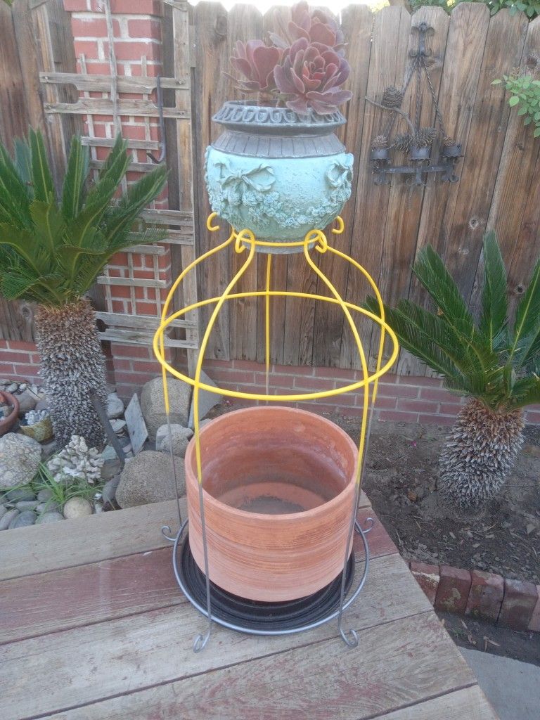 Bird Cage Style Flower Pot Holder With Pots Included