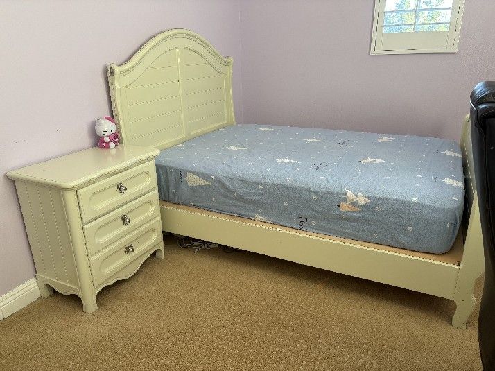 Full Size Bed 