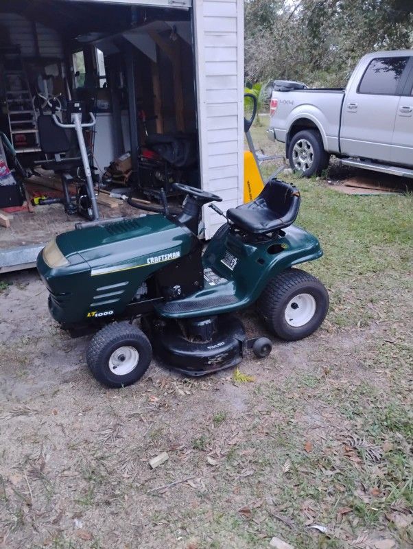 Riding lawn mower
Craftsman LT 1000