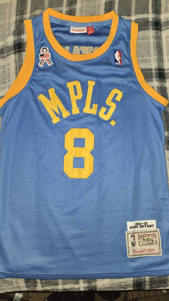 Kobe Bryant MPLS Lakers Jersey M