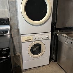 Stackable washer& Dryer excellent condition