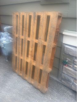 FREE wood pallet