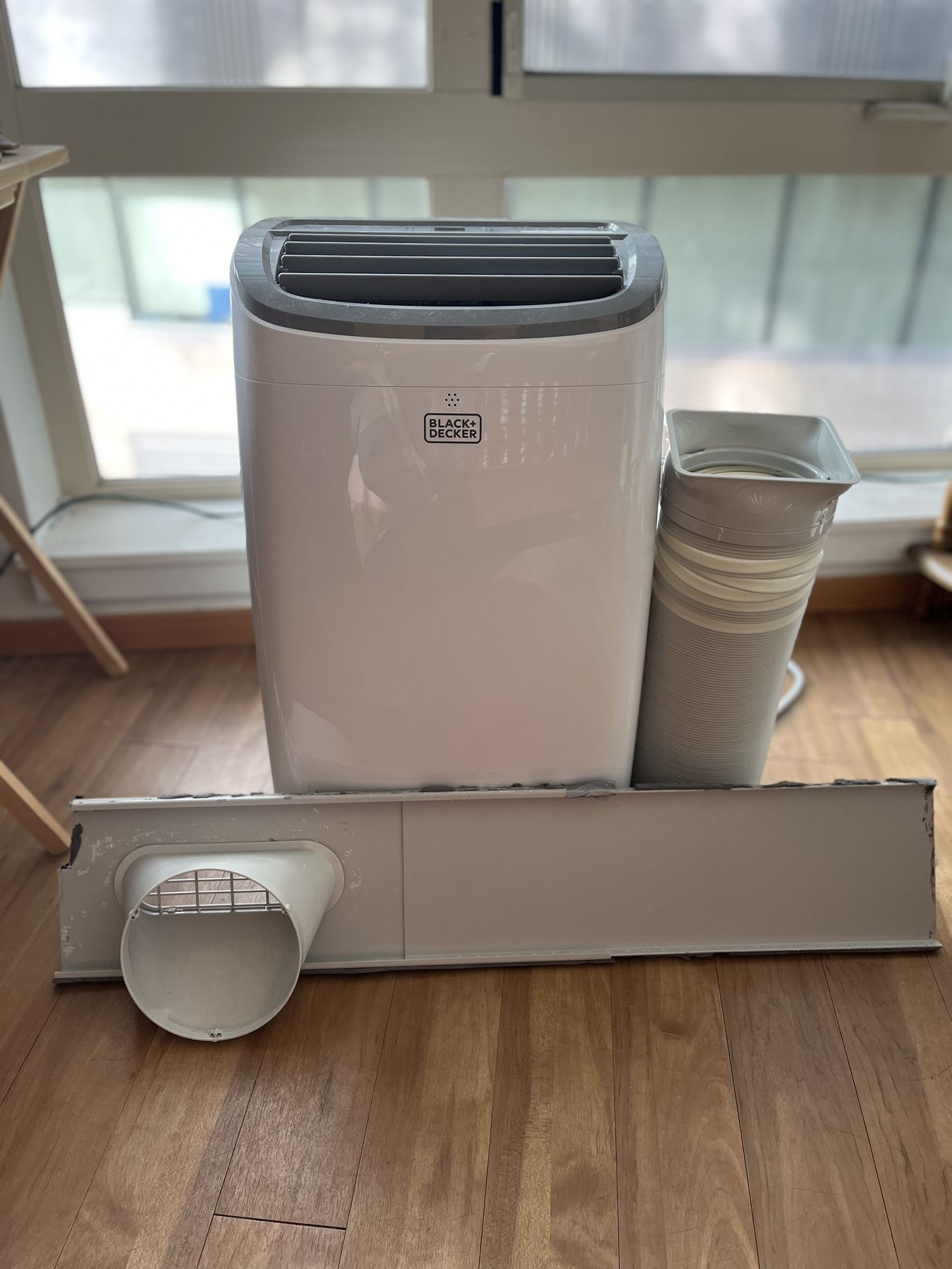Portable Air Conditioner - 10,000 BTU - Black & Decker
