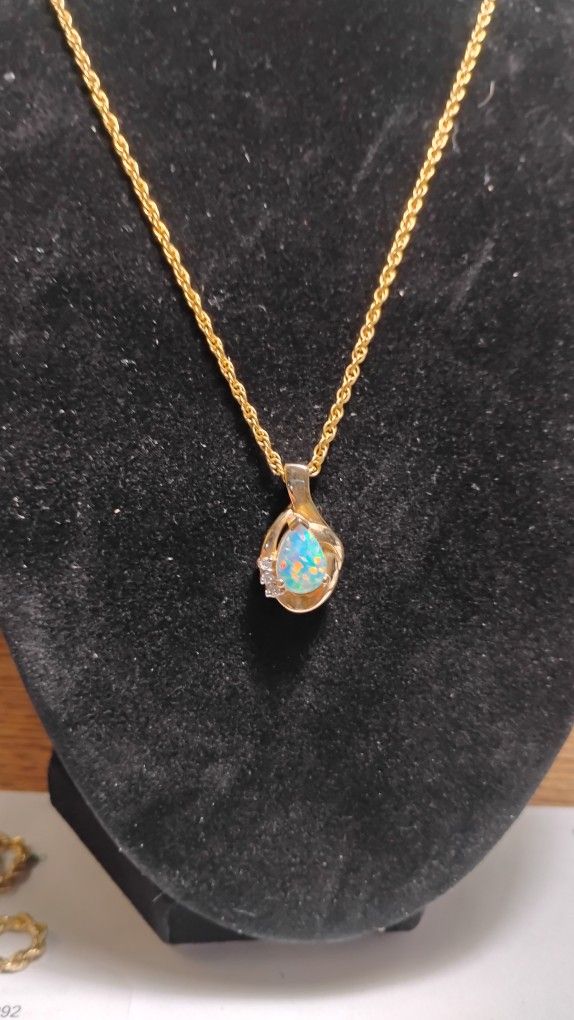 14 Karat Gold Rope Chain With Pendant