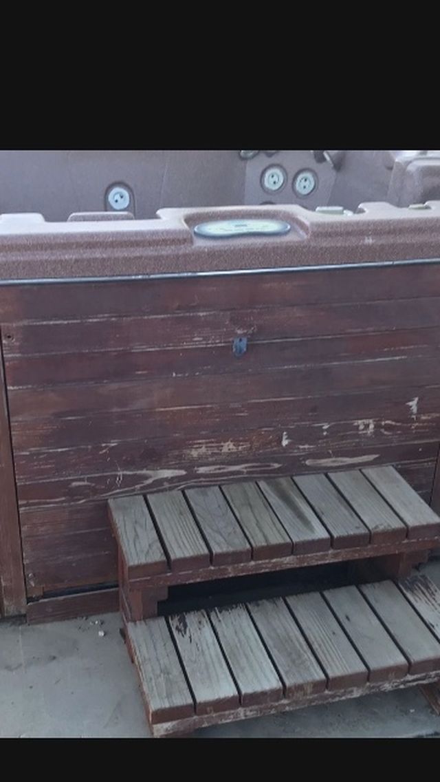 Free Spa Jacuzzi Hot Tub