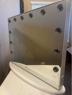 Impressions Vanity Hollywood Mirror