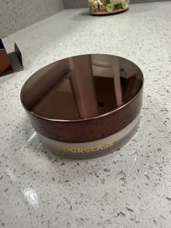 HOURGLASS Veil™ Translucent Setting Powder - Talc Free