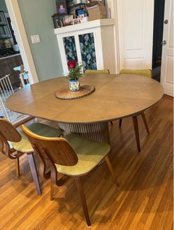 Round/ Oval Expanding Table