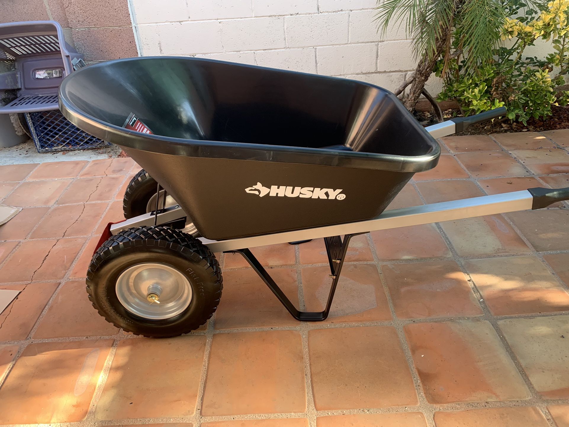 New Husky Wheelbarrow 