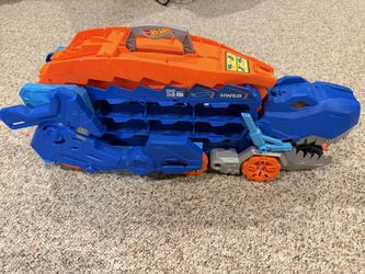 Hot Wheels Car Carrier Dinosaur