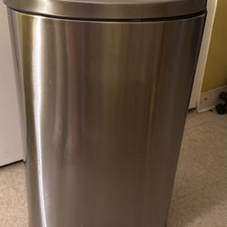 Stainless Steel Step-on Trashcan (13 Gallons)
