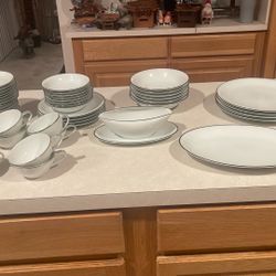 47 Piece Set Nortake China Set 5594 Silverdale