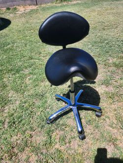 Space Luxe adjustable saddle chair