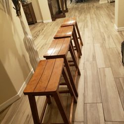 4 Bar Stools 24" Great Condition Very Sturdy 