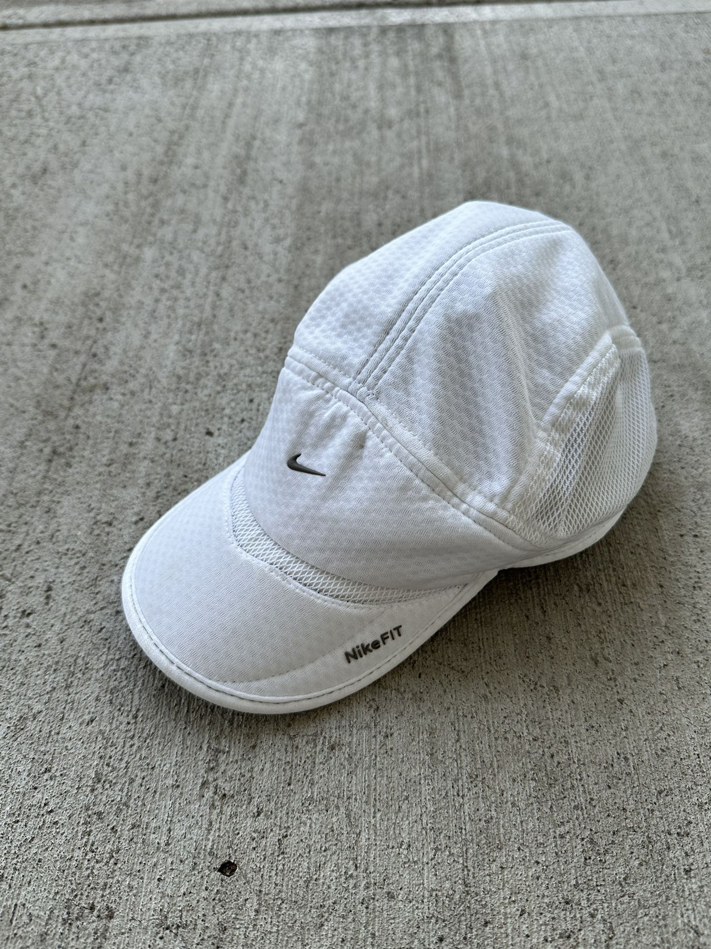 Nike The Runners Company Cap Mesh Daybreak Running Hat 