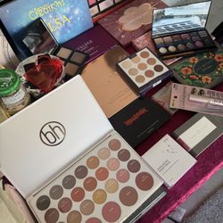 Make Up And Jewelry $1