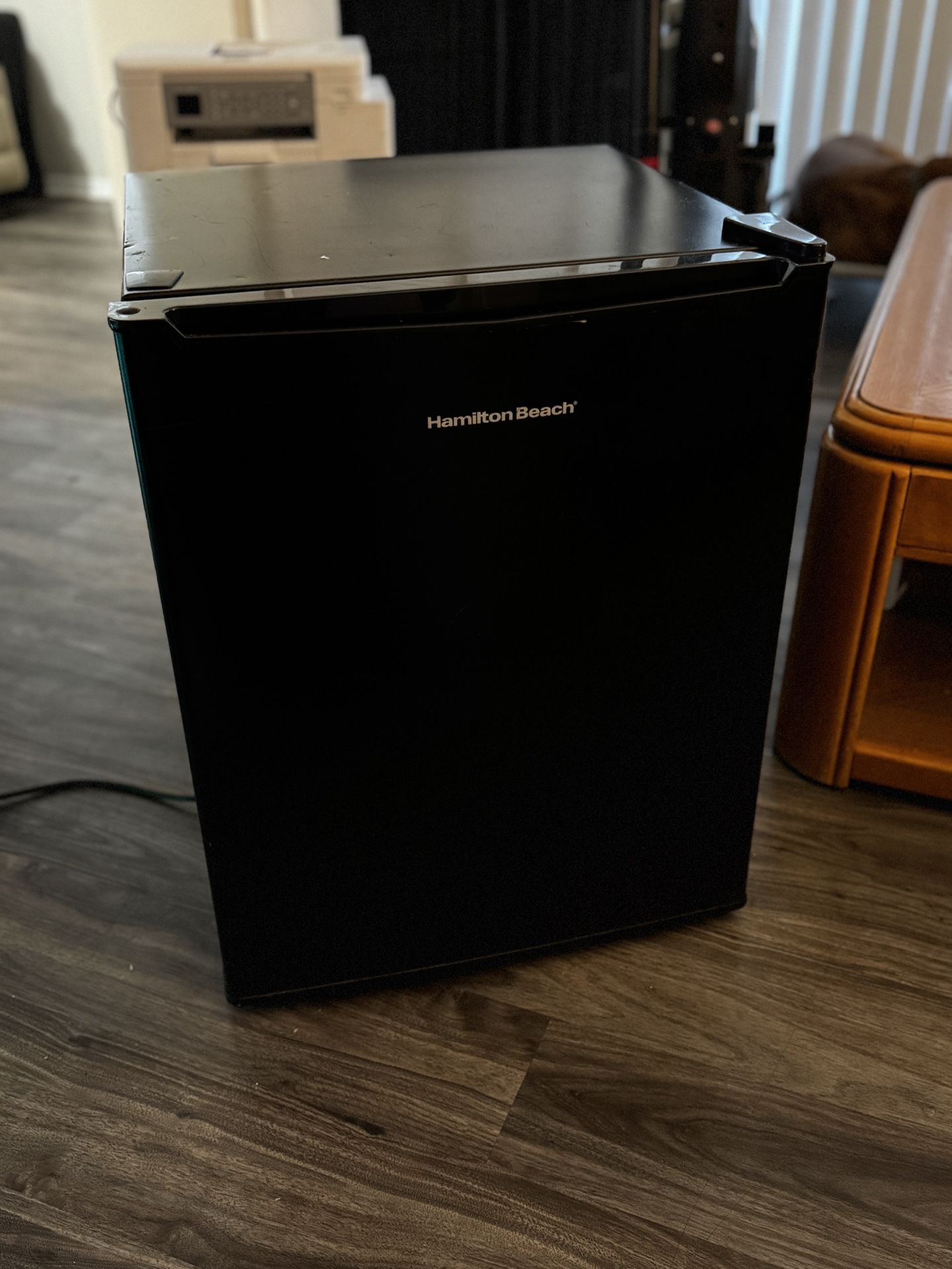 Hamilton beach Mini Fridge 2.5 Cu.ft
