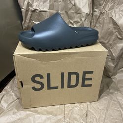 Adidas Yeezy Slide Dark Onyx Size 10 “ID5103”