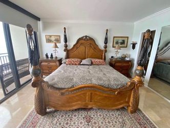 King size bedroom set ( deliver available)