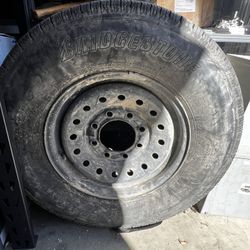 Brand New Never Mounted Ford 8 Lug Rim With Brand New Bridgestone V-steel LT 245/75/17