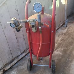 Portable Sandblaster Red Central Pneumatic