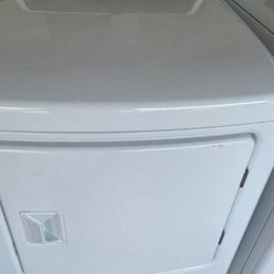Used Frigidaire 6.7 Cu. Ft. Free Standing Electric Dryer.