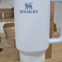 Brand New Stanley 40 oz quencher in rare color Glacier